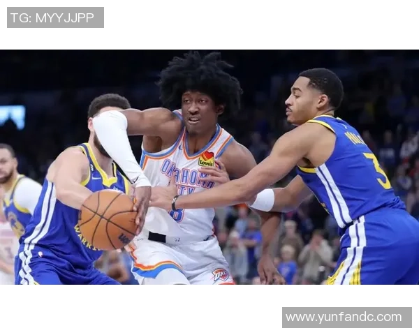 季后赛激战雷霆对决勇士球迷热议精彩瞬间与战术分析