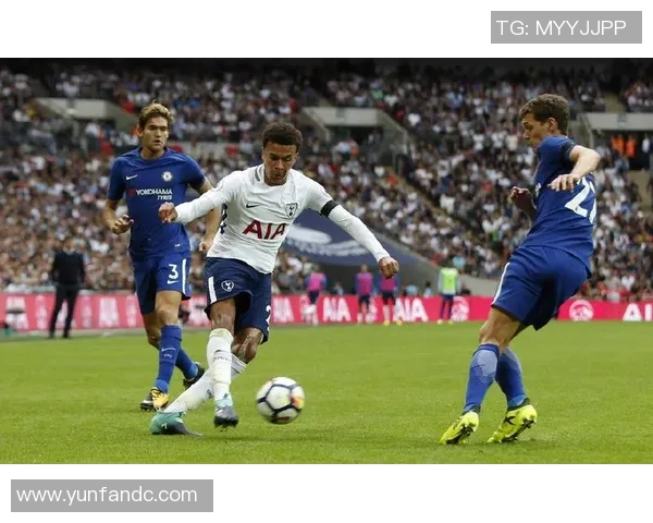 维拉与埃弗顿对决分析球队状态与战术布局探讨